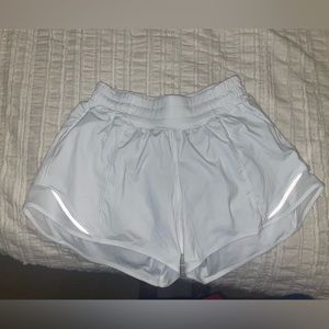 Lululemon Hotty Hots || White || Size 2, 4”
